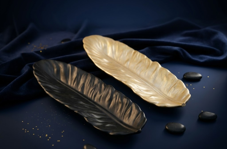 Decorative Candle With Feather Tray