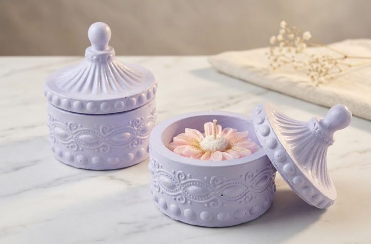Premium Jar Candle With Daisy Flower